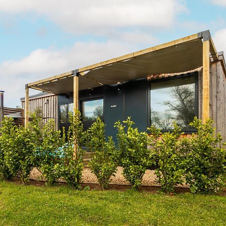 The Reef - Unique Hot Tub Cabin In Millport Exterior photo